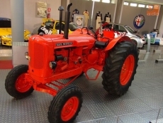 Foto 3 - Un tractor y una camioneta de tres ruedas de la marca Sava se incorporan al Museo de Automoción