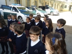 Foto 3 - Los alumnos de Infantil de Misioneras-Teresianas conocen el Cuartel