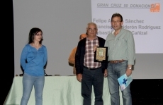 Foto 4 - Tres vitigudinenses reciben la Gran Cruz de la Hermandad de Donantes de Sangre