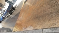 Foto 3 - Un reventón sorprende a los vecinos de la calle Vitigudino