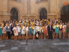 Foto 3 - Los estudiantes de enfermería celebran su graduación