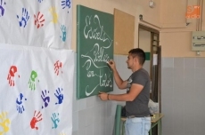Foto 4 - Los alumnos del IES Tierra preparan su graduación