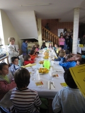 Foto 4 - Rollanejo convive con los escolares del Campo Charro 