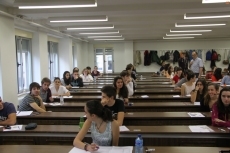 Foto 5 - Tranquilidad en la primera jornada de Selectividad con mínimas incidencias