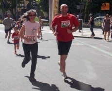 Foto 4 - Alta participación y colorido en la II Milla Urbana del Barrio del Oeste