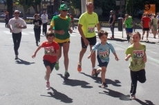 Foto 3 - Alta participación y colorido en la II Milla Urbana del Barrio del Oeste