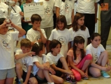 Foto 3 - El Colegio Santa Catalina exhibe su trofeo nacional del programa Sports&Trops