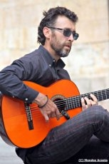 Foto 4 - La Policía Local sanciona al guitarrista Rafael de Dios por tocar y cantar flamenco en la calle