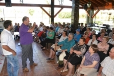 Foto 6 - Cruz Roja reúne a los mayores de la comarca con los que trabaja