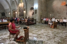 Foto 6 - María del Carmen y Ascensión Sevillano empuñan las varas como mayordomas del Corpus