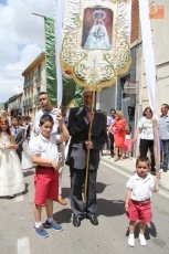 Foto 3 - El Santísimo recibe a seis niños en los tres altares de la procesión del Corpus