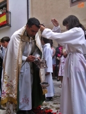 Foto 4 - Olor a incienso y alfombras de tomillo y pétalos de rosa para celebrar el Corpus