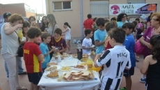 Foto 4 - Alegr&iacute;a, deporte y mucha espuma para despedir el curso en el Colegio Severiano Montero