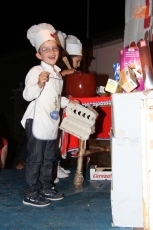 Foto 6 - Un divertido desfile de carrozas anima las fiestas 