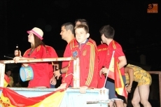 Foto 5 - Un divertido desfile de carrozas anima las fiestas 