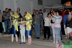 Foto 3 - Un divertido desfile de carrozas anima las fiestas 