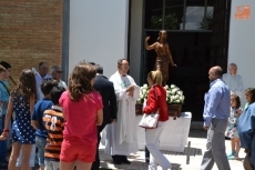 Foto 5 - El patrón de Sanjuanejo procesiona acompañado de numerosos niños