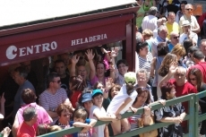 Foto 4 - Los novillos de Hermanos Asensio siembran de emoción el segundo encierro del Corpus