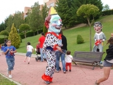 Foto 4 - Las fiestas del Señor sorprenden con cabezudos a los más pequeños