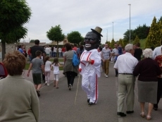 Foto 3 - Las fiestas del Señor sorprenden con cabezudos a los más pequeños