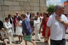 Foto 3 - El Santísimo y el baile de la bandera marcan el comienzo de las fiestas de San Juan