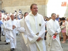 Foto 5 - Religiosos y laicos arropan al Corpus Christi en una multitudinaria procesión