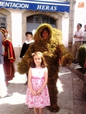 Foto 4 - La procesión de Los Hombres de Musgo atrae a gran número de turistas