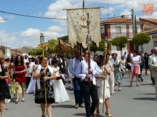 Foto 4 - Los niños de la primera comunión acompañan en la procesión del Corpus