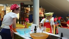 Foto 3 - M&aacute;s de 500 ni&ntilde;os participan este verano en el &lsquo;Campamento Urbano Minichefs en vacaciones&rsquo;