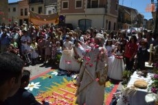 Foto 6 - El Santísimo vuelve a procesionar por las calles en la Octava de Corpus