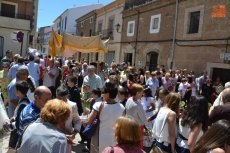 Foto 4 - El Santísimo vuelve a procesionar por las calles en la Octava de Corpus