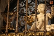 Trasladan el brazo y el corazón de Santa Teresa al camarín alto junto al sepulcro