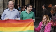 El colectivo Iguales denuncia la intolerable discriminación social de gays, lesbianas y...