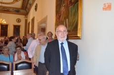 Filolog&iacute;a reconoce la trayectoria acad&eacute;mica del profesor Gregorio Hinojo