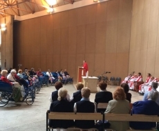 Foto 3 - El obispo Carlos López celebra una misa con los peregrinos salmantinos en Lourdes