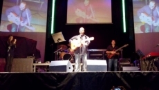 Foto 5 - Una vibrante actuación de David Barrull inaugura las fiestas 