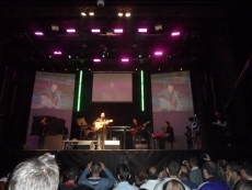 Foto 3 - Una vibrante actuación de David Barrull inaugura las fiestas 