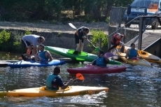 Foto 4 - Los Bomberos inician los festejos de San Juan montando en piragua