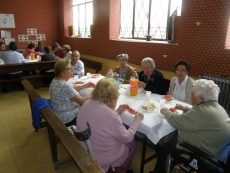 Foto 3 - Los vecinos de San Andrés cierran sus fiestas comiendo paella