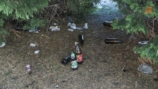 Foto 3 - La trasera del mirador de la facultad de Ciencias se ha convertido en un estercolero