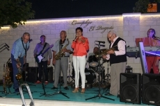 Foto 3 - ‘El Quijote’ inaugura sus jardines con la música de ‘Los Chupaligas’ 
