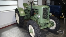 Foto 5 - El Museo de la Automoción homenajea al tractor con una exhibición de 15 piezas antiguas