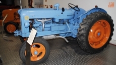 Foto 4 - El Museo de la Automoción homenajea al tractor con una exhibición de 15 piezas antiguas