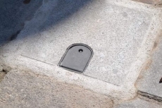 Así es la base de los bolardos | Foto @kisanghani