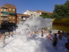 Foto 5 - Espuma y cine para cerrar las fiestas del barrio del Carmen