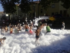 Foto 3 - Espuma y cine para cerrar las fiestas del barrio del Carmen