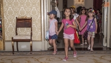 Foto 3 - Los ni&ntilde;os del V Campus de Ingl&eacute;s del 'Globo Rojo' visitan el Ayuntamiento