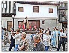 Foto 3 - Las mujeres de la localidad recuperan la procesión de la Virgen del Carmen