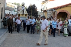 Foto 3 - Los pedroseños se vuelcan con la tradicional subida de la Virgen