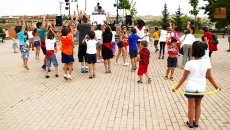 Foto 4 - Pequeños y mayores de Vistahermosa disfrutan con la música de las fiestas de verano 